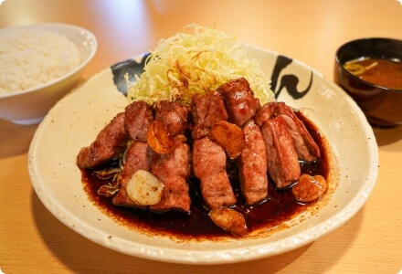 トンテキ屋ちゃんの四日市セット